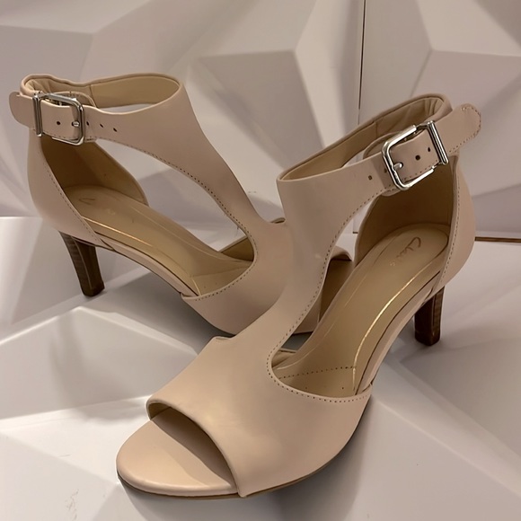 NWOT Clarks Laureti Star Sandals - Picture 2 of 5